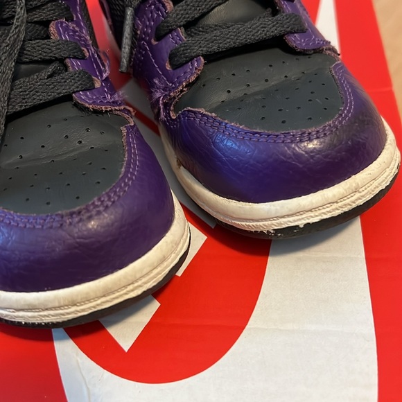 NIKE AIR JORDAN 1 RETRO size 8c - Picture 7 of 14